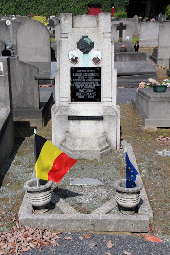  Photo en 2014 de la tombe de Joannes et Frans Van Dam au cimetière de Zemst- copyright Yves Moerman.