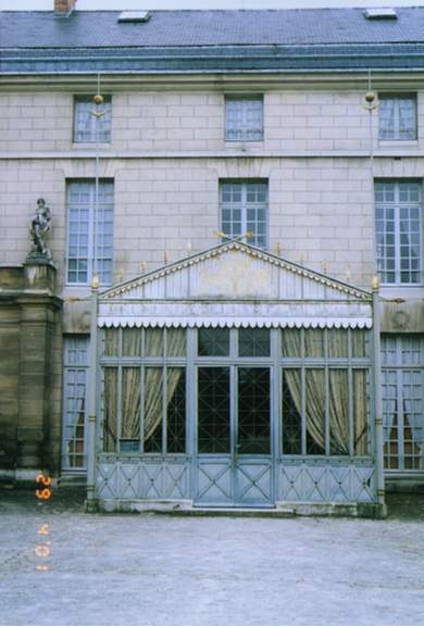 La Malmaison, Porte principale, photo Yves Moerman 2001